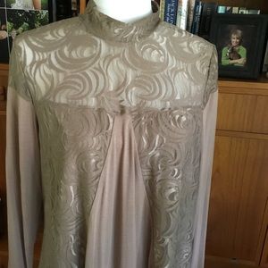 NWT SIMPLY NOELLE LACE TOP